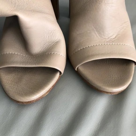 Vince Nude Leather Heels Sandals size 7 - Picture 5 of 8